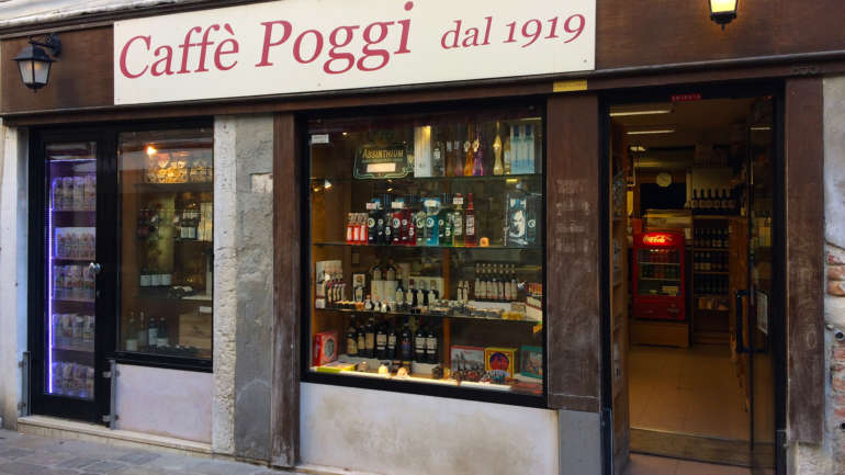 caffe poggi in venice offers cheap drinks and snacks
